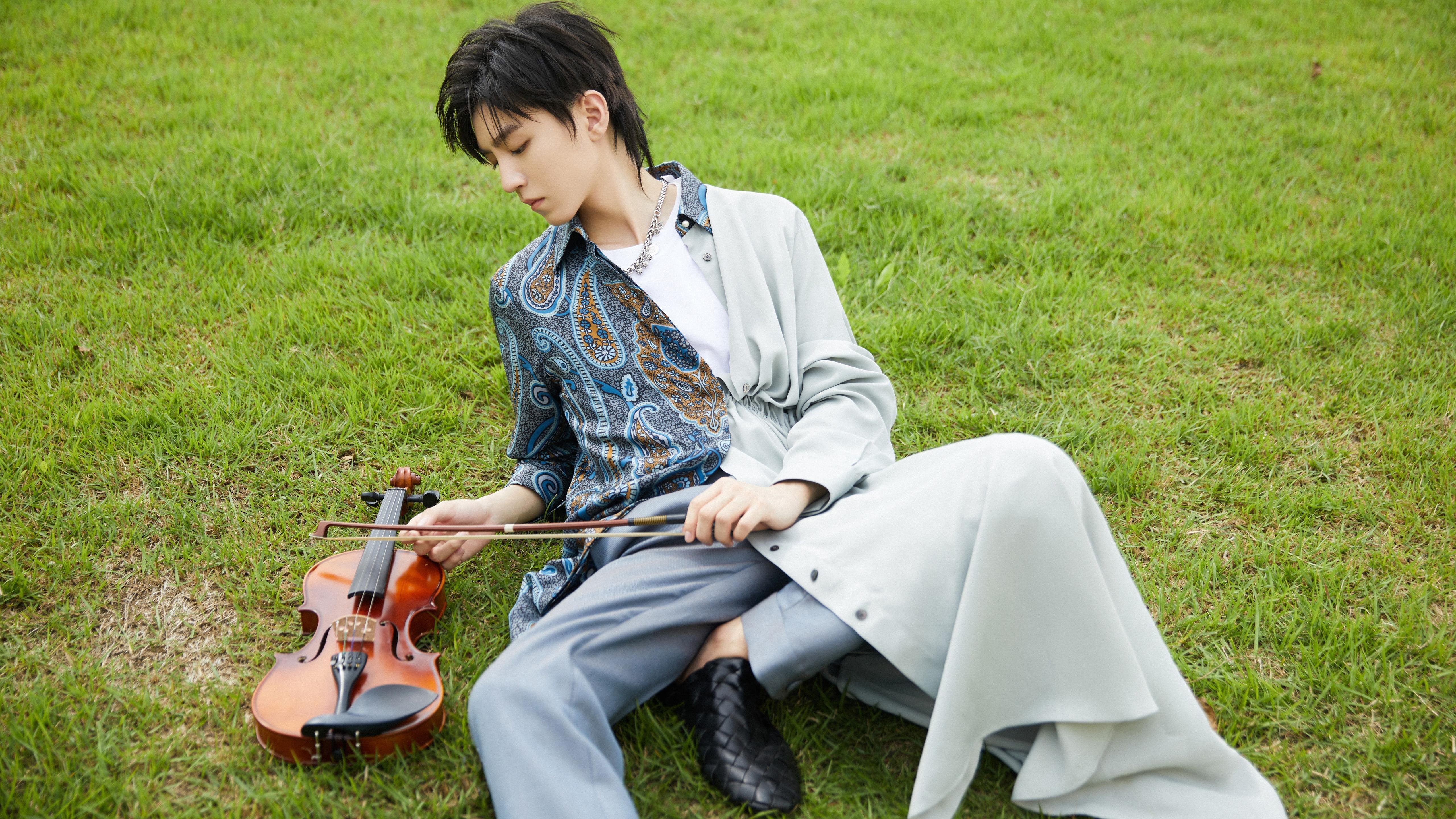 曹缘男子3米跳板赛道上的精彩瞬间，曹缘男子10米跳台夺金