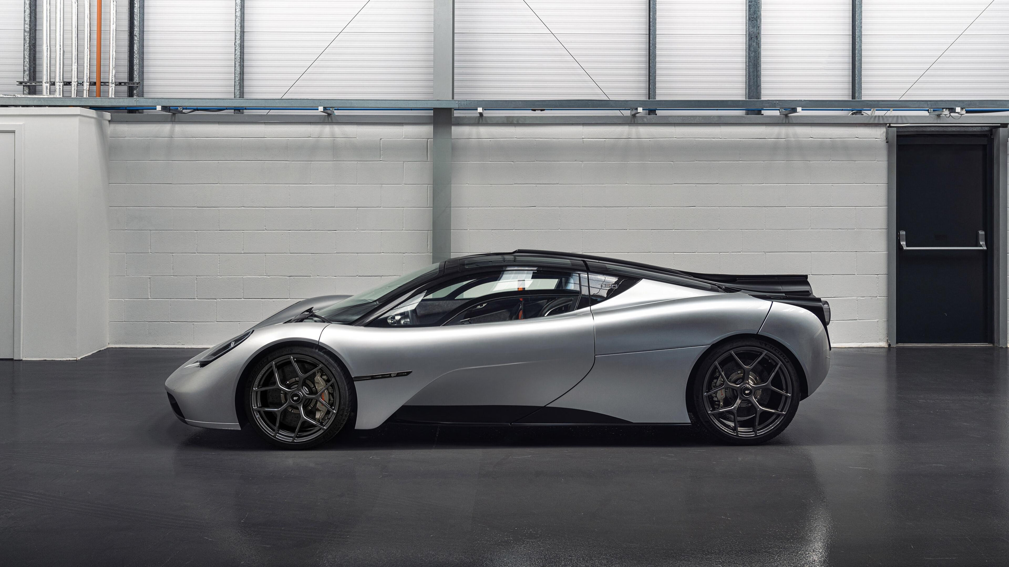 九游体育下载-新西兰全黑队的球员们展现了极强的攻防转换能力，新西兰全黑队宣传视频