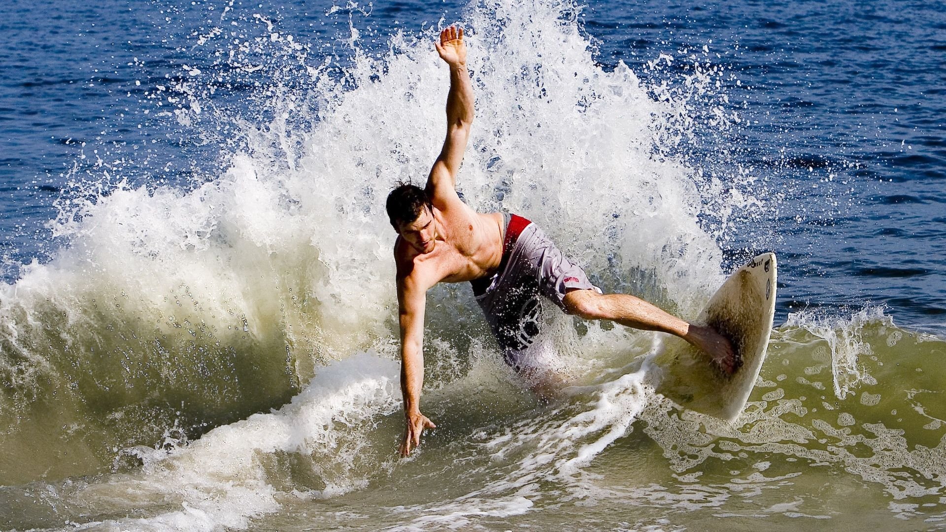 全红婵再次完美表现,成功进入决赛,全红婵夺冠后,家门口这一幕令人震惊